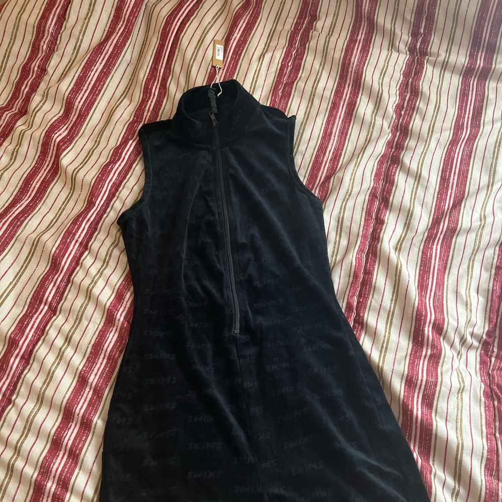 Doesn’t fit so I am selling. Has never been worn. Will arrive with tags - Picture 1 of 4